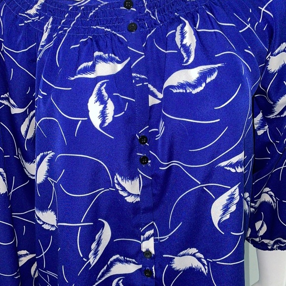 Yumi Kim cobalt & white leaf printed button front blouse size medium - Picture 6 of 6